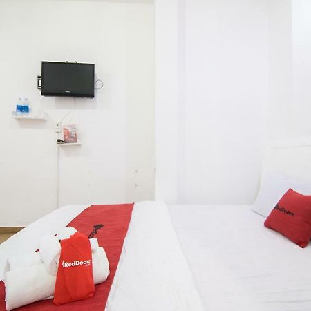 Reddoorz Plus Near Tan Dinh Market Хошимин Экстерьер фото