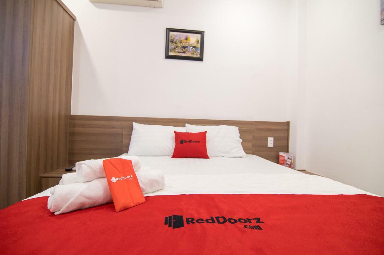 Reddoorz Plus Near Tan Dinh Market Хошимин Экстерьер фото