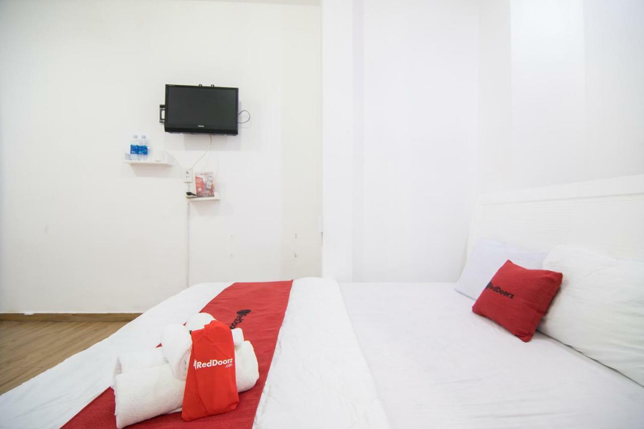 Reddoorz Plus Near Tan Dinh Market Хошимин Экстерьер фото